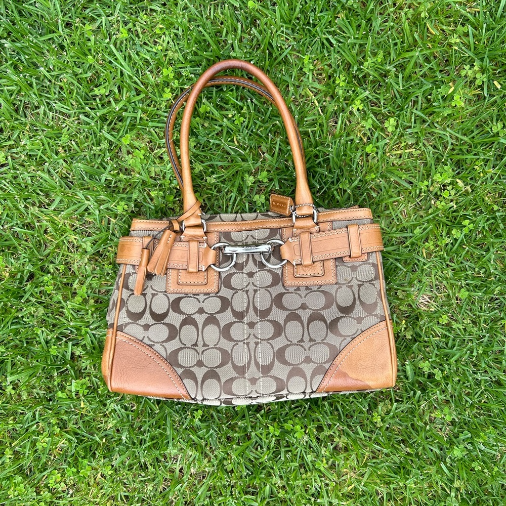 Beautiful Coach handbag M0771-12297 With Purple On The Inside